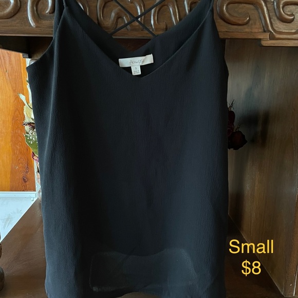 Women’s Tops - Picture 10 of 10